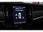 Volvo V90 T8 Plug-in hybrid AWD Ultra Dark | Bowers & Wilkins Premium Audio | Luchtvering | Gelamineerde zijruiten | Semi-Electrische wegklapbare trekhaak | 20" Lichtmetalen velgen | Massage in voorstoelen | Stoelventilatie | Stoelverwarming | 360° Parkeercamera