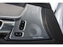 Volvo V90 T8 Plug-in hybrid AWD Ultra Dark | Bowers & Wilkins Premium Audio | Luchtvering | Gelamineerde zijruiten | Semi-Electrische wegklapbare trekhaak | 20" Lichtmetalen velgen | Massage in voorstoelen | Stoelventilatie | Stoelverwarming | 360° Parkeercamera