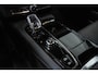 Volvo V90 T8 Plug-in hybrid AWD Ultra Dark | Bowers & Wilkins Premium Audio | Luchtvering | Gelamineerde zijruiten | Semi-Electrische wegklapbare trekhaak | 20" Lichtmetalen velgen | Massage in voorstoelen | Stoelventilatie | Stoelverwarming | 360° Parkeercamera