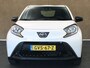 Toyota Aygo X 1.0 VVT-i MT Play - ORIGINEEL NEDERLANDSE AUTO - APPLE CARPLAY/ANDROID AUTO - AIRCO - MULTIMEDIAVOORBEREIDING - CRUISE CONTROL - ACHTERUITRIJCAMERA - LICHTSENSOR -
