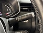 Renault Clio 100PK TCe Intens | Parkeersensoren | Apple CarPlay/Android Auto | Climate Control | Cruise Control | Lichtmetalen Velgen | Licht & Regen Sensor | Full LED | Armsteun |