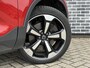 Volvo XC40 Plug-in Hybrid T4 Inscription | Panoramadak | Lederen bekleding | 360 camera | Harman Kardon audio | Stoel- en stuurverwarming | Cruise control | 20 inch velgen | Actieve LED koplampen | Standkachel | Verwarmbare voorruit | Getint glas |