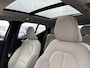 Volvo XC40 Plug-in Hybrid T4 Inscription | Panoramadak | Lederen bekleding | 360 camera | Harman Kardon audio | Stoel- en stuurverwarming | Cruise control | 20 inch velgen | Actieve LED koplampen | Standkachel | Verwarmbare voorruit | Getint glas |