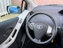 Toyota Yaris 1.3 VVTi Sol 87PK 5 DEURS! NL AUTO NAP! AIRCO l MTF-STUUR l ELEK PAKKET l TREKHAAK l 16'LMV l SPOILER! TOPSTAAT!