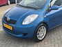 Toyota Yaris 1.3 VVTi Sol 87PK 5 DEURS! NL AUTO NAP! AIRCO l MTF-STUUR l ELEK PAKKET l TREKHAAK l 16'LMV l SPOILER! TOPSTAAT!