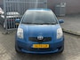 Toyota Yaris 1.3 VVTi Sol 87PK 5 DEURS! NL AUTO NAP! AIRCO l MTF-STUUR l ELEK PAKKET l TREKHAAK l 16'LMV l SPOILER! TOPSTAAT!