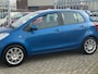 Toyota Yaris 1.3 VVTi Sol 87PK 5 DEURS! NL AUTO NAP! AIRCO l MTF-STUUR l ELEK PAKKET l TREKHAAK l 16'LMV l SPOILER! TOPSTAAT!