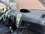 Toyota Yaris 1.3 VVTi Sol 87PK 5 DEURS! NL AUTO NAP! AIRCO l MTF-STUUR l ELEK PAKKET l TREKHAAK l 16'LMV l SPOILER! TOPSTAAT!