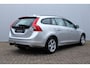 Volvo V60 1.5 T3 Polar+ 100% dealeronderhouden | Stoel-/ stuurwielverwarming | Verwarmde achterbank | Trekhaak | Cruise Control | Navigatie | Bluetooth Telefonie & Multimedia | Lichtmetalen Velgen | Climate Control