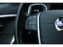 Volvo V60 1.5 T3 Polar+ 100% dealeronderhouden | Stoel-/ stuurwielverwarming | Verwarmde achterbank | Trekhaak | Cruise Control | Navigatie | Bluetooth Telefonie & Multimedia | Lichtmetalen Velgen | Climate Control