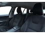 Volvo V60 1.5 T3 Polar+ 100% dealeronderhouden | Stoel-/ stuurwielverwarming | Verwarmde achterbank | Trekhaak | Cruise Control | Navigatie | Bluetooth Telefonie & Multimedia | Lichtmetalen Velgen | Climate Control