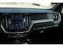 Volvo XC60 2.0 T8 Twin Engine AWD R-Design | Panorama dak | Harman Kardon audio | Trekhaak | Full-led Koplampen | Voor+achter-stoelen verwarmd | Elektrische stoelen voor | Connected services |