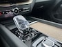 Volvo XC60 T6 Plug-in hybrid AWD Plus Dark |  Panoramadak | 22 inch Velgen | Op Voorraad | Head-Up Display |  Stoelventilatie / Massage |