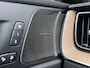 Volvo XC60 T6 Plug-in hybrid AWD Plus Dark |  Panoramadak | 22 inch Velgen | Op Voorraad | Head-Up Display |  Stoelventilatie / Massage |