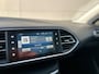 Peugeot 308 1.2 PureTech Blue Lease Premium Leder Stoelverwarming Navi Pano Trekhaak