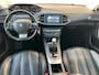 Peugeot 308 1.2 PureTech Blue Lease Premium Leder Stoelverwarming Navi Pano Trekhaak