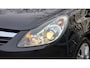 Opel Corsa 1.4-16V Sport uitvoering in nette staat