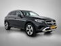 Mercedes-Benz GLC 300 e 4MATIC Plug-In Hybride | Trekhaak | Memory | Dode Hoek Ass | Car Play | Sfeerverlichting | Stuur en Stoelverwarming | Inclusief 24 maanden Mercedes-Benz Certified garantie voor Europa.
