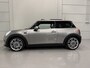 MINI Cooper Mini 1.5 Chili PANO/LED/LEER-SPORT/NAVI-BREED/SFEER/18"MET NW.CONTINENTAL/ECC/CRUISE/STOELVERW/PDC+ASSISTENT/DONKERE-HEMEL/VOLLEDIG MINI DEALER HISTORIE, NET OH BEURT EN NIEUWE APK