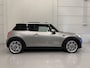 MINI Cooper Mini 1.5 Chili PANO/LED/LEER-SPORT/NAVI-BREED/SFEER/18"MET NW.CONTINENTAL/ECC/CRUISE/STOELVERW/PDC+ASSISTENT/DONKERE-HEMEL/VOLLEDIG MINI DEALER HISTORIE, NET OH BEURT EN NIEUWE APK