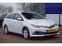 Toyota Auris 1.8 Hybrid Lease Pro+Navigatie+Panorama-dak+Camera = DECEMBER 2015 COMPLEET DEALER ONDERHOUDEN !!