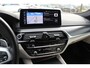 BMW 5-Serie 530e High Exe. M Sport / SoH 90,8% / Camera / Head-up / Leder / 20'' / Harman Kardon / Navigatie / Dodehoek / DAB / Cruise Control