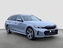 BMW 3-Serie Touring 320e | M-Sport | Pano | Harman Kardon | 19 inch | Carbon | Stuurwiel verwarmd | Individual | Brooklyn Grey