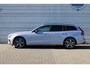 Volvo V60 T6 Automaat Plug-in hybrid AWD Ultra Dark | Elektrisch glazen panorama-dak | Head-up display | Voor- en achterstoelen verwarmd | Stuurwiel verwarmd | Bowers & Wilkins audiosysteem | Keyless entry | Lederen bekleding | Extra getint glas | Google services | Apple Carplay & Android Auto | Elektrisch verstelbare voorstoelen met geheugen |