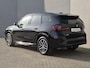 BMW X1 xDrive25e Automaat / Accu SOH 98.31% / M Sportpakket / Premium Pack / Driving Assistant Plus / EAER bereik 81 km bereik stad 101 km / Trekgewicht 1.700 kg / Apple Carplay Android Auto / Elektrische achterklep / Voorstoelen verwarmd / Achteruitrijcamera /