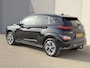 Hyundai Kona Electric EV Comfort Smart 64 kWh / SOH 100% / Afneembare Trekhaak / Warmtepomp / Dealer Onderhouden / Camera / Navigatie Apple Carplay & Android Auto / Adaptieve Cruise Control / Stoel Verwarming / Stuurwiel Verwarming / CCS Snelladen /