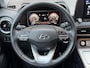 Hyundai Kona Electric EV Comfort Smart 64 kWh / SOH 100% / Afneembare Trekhaak / Warmtepomp / Dealer Onderhouden / Camera / Navigatie Apple Carplay & Android Auto / Adaptieve Cruise Control / Stoel Verwarming / Stuurwiel Verwarming / CCS Snelladen /