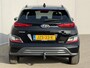 Hyundai Kona Electric EV Comfort Smart 64 kWh / SOH 100% / Afneembare Trekhaak / Warmtepomp / Dealer Onderhouden / Camera / Navigatie Apple Carplay & Android Auto / Adaptieve Cruise Control / Stoel Verwarming / Stuurwiel Verwarming / CCS Snelladen /