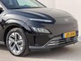 Hyundai Kona Electric EV Comfort Smart 64 kWh / SOH 100% / Afneembare Trekhaak / Warmtepomp / Dealer Onderhouden / Camera / Navigatie Apple Carplay & Android Auto / Adaptieve Cruise Control / Stoel Verwarming / Stuurwiel Verwarming / CCS Snelladen /