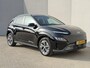 Hyundai Kona Electric EV Comfort Smart 64 kWh / SOH 100% / Afneembare Trekhaak / Warmtepomp / Dealer Onderhouden / Camera / Navigatie Apple Carplay & Android Auto / Adaptieve Cruise Control / Stoel Verwarming / Stuurwiel Verwarming / CCS Snelladen /