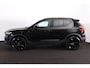 Volvo XC40 B3 Plus Black Edition - Panorama/schuifdak - IntelliSafe Assist & Surround - 360º Camera - Harman/Kardon audio - Verwarmde voorstoelen & stuur - Parkeersensoren voor & achter - Elektr. bedienb. voorstoelen met geheugen links - Draadloze tel. lader - Extra getint glas - 20' LMV