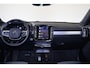 Volvo XC40 B3 Plus Black Edition - Panorama/schuifdak - IntelliSafe Assist & Surround - 360º Camera - Harman/Kardon audio - Verwarmde voorstoelen & stuur - Parkeersensoren voor & achter - Elektr. bedienb. voorstoelen met geheugen links - Draadloze tel. lader - Extra getint glas - 20' LMV