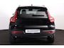 Volvo XC40 B3 Plus Black Edition - Panorama/schuifdak - IntelliSafe Assist & Surround - 360º Camera - Harman/Kardon audio - Verwarmde voorstoelen & stuur - Parkeersensoren voor & achter - Elektr. bedienb. voorstoelen met geheugen links - Draadloze tel. lader - Extra getint glas - 20' LMV