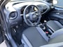 Toyota Aygo X 1.0 VVT-i MT Play Nette Nederlandse auto, achteruitrij camera, navigatie Apple CarPlay/Android Auto, neerklapbare achterbank, adaptieve cruise control!