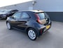 Toyota Aygo X 1.0 VVT-i MT Play Nette Nederlandse auto, achteruitrij camera, navigatie Apple CarPlay/Android Auto, neerklapbare achterbank, adaptieve cruise control!