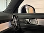 Volvo XC40 B4 Plus Dark | Trekhaak | All Season banden | Harman Kardon | Bestuurdersstoel elektrisch geheugen | Adaptieve Cruise Control | Stoel en Stuurwielverwarming | Google Infotainment | Parkeercamera | Pilot Assist | BLIS Dode Hoek Detectie | Keyless Drive | Parkeersensoren voor+achter | Passagiersstoel elektrisch | Elektrisch bedienbare achterklep | 19 Inch | Zitting verlenging voorstoelen | DAB Radio | Apple Carplay/Android Auto | Draadloos telefoon opladen | Volvo On Call met mobiele App functie | Sage Green Metallic |