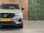 Volvo XC40 B4 Plus Dark | Trekhaak | All Season banden | Harman Kardon | Bestuurdersstoel elektrisch geheugen | Adaptieve Cruise Control | Stoel en Stuurwielverwarming | Google Infotainment | Parkeercamera | Pilot Assist | BLIS Dode Hoek Detectie | Keyless Drive | Parkeersensoren voor+achter | Passagiersstoel elektrisch | Elektrisch bedienbare achterklep | 19 Inch | Zitting verlenging voorstoelen | DAB Radio | Apple Carplay/Android Auto | Draadloos telefoon opladen | Volvo On Call met mobiele App functie | Sage Green Metallic |