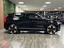 Volvo EX30 Single Motor Extended Range Ultra 69 kWh | 99% SoH | 360° 3D Camera | Stoel en Stuurwielverwarming | Panoramadak | Harman Kardon | Elektrische voorstoelen | Adaptieve Cruise Control | Pilot Assist | BLIS Dode Hoek Detectie | Keyless Drive | Parkeersensoren voor+achter | 20 Inch | Privacy Glass | Google Infotainment | Elektrisch bedienbare achterklep | Electronic Climate Control 2-Zone | Indigo - Textiel / Nordico bekleding | Warmtepomp | Apple Carplay | Volvo On Call met mobiele App functie | Onyx Black Metallic |