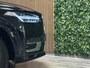 Volvo XC90 T8 AWD Recharge Plus Bright | Trekhaak | All Season banden | 360° Camera | Harman Kardon | 455pk | Adaptieve Cruise Control | Standkachel met Volvo On Call App | Stoelverwarming voor+achter | Stuurwielverwarming | Schuifdak | Full LED Meesturende koplampen | Pilot Assist | BLIS Dode Hoek Detectie | Elektrische voorstoelen geheugen | Lederen bekleding | Zitting verlenging voorstoelen | Lederen dashboard | 20 Inch | Google Infotainment | Keyless Drive | Privacy Glass | Elektrisch bedienbare achterklep | Geïntegreerd kinderzitje achterin | Geïntegreerde zongordijnen achterportieren | Verlichte instaplijsten | 7-Persoons | 4-Zone Climate Control | DAB Radio | Apple Carplay/Android Auto | Alarm Klasse III | Draadloos telefoon opladen | Volvo On Call met mobiele App functie | Onyx Black Metallic |