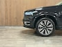 Volvo XC90 T8 AWD Recharge Plus Bright | Trekhaak | All Season banden | 360° Camera | Harman Kardon | 455pk | Adaptieve Cruise Control | Standkachel met Volvo On Call App | Stoelverwarming voor+achter | Stuurwielverwarming | Schuifdak | Full LED Meesturende koplampen | Pilot Assist | BLIS Dode Hoek Detectie | Elektrische voorstoelen geheugen | Lederen bekleding | Zitting verlenging voorstoelen | Lederen dashboard | 20 Inch | Google Infotainment | Keyless Drive | Privacy Glass | Elektrisch bedienbare achterklep | Geïntegreerd kinderzitje achterin | Geïntegreerde zongordijnen achterportieren | Verlichte instaplijsten | 7-Persoons | 4-Zone Climate Control | DAB Radio | Apple Carplay/Android Auto | Alarm Klasse III | Draadloos telefoon opladen | Volvo On Call met mobiele App functie | Onyx Black Metallic |