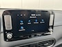 Hyundai Kona Electric EV Premium 64 kWh / Trekhaak met afneembare kogel(geschikt voor fietsendrager) / Navigatie/ Apple Carplay/Android Auto / Airco / Cruise Control / Warmtepomp /
