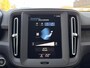 Volvo XC40 T2 129pk Momentum Core Automaat | Climate control | Navigatie | Lm-velgen | Apple / Android | Cruise control