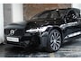 Volvo V60 T6 Plug-in hybrid AWD Plus Dark | Adaptive Cruise Control | 360° Parkeercamera | BLIS | Stoelverwarming | Stuurwielverwarming | Wegklapbare trekhaak | Harman Kardon Premium Audio | Google infotainment |
