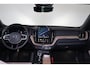 Volvo XC60 T6 Plug-in hybrid AWD Plus Dark - Panorama/schuifdak - IntelliSafe Assist & Surround - Parkeercamera - Verwarmde voorstoelen, stuur & achterbank - Parkeersensoren voor & achter - Elektr. bedienb. voorstoelen met geheugen - Draadloze tel. lader - 21' LMV