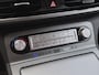 Hyundai Kona Electric EV Comfort Smart 64 kWh Automaat / Accu SOH 100% / Dealer onderhouden / Warmtepomp / CCS Snellader / WLTP bereik 484 km bereik stad 660 km / Stuur- & Stoelverwarming / Krell Audio Systeem / Adaptief cruise control /