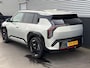 Kia EV3 GT-PlusLine 81.4 kWh Trekhaak, Schuif-/kanteldak, 360° camera, Stoel- & stuurwielverwarming, Stoelkoeling navigatie, Apple CarPlay/Android Auto, NL-auto, boekjes compleet
